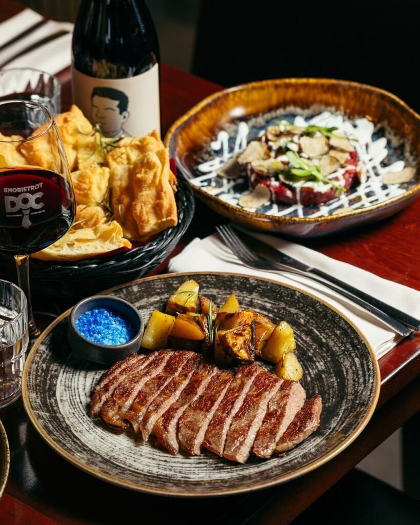 Wagyu japonés sellado a la plancha con salsa tártara